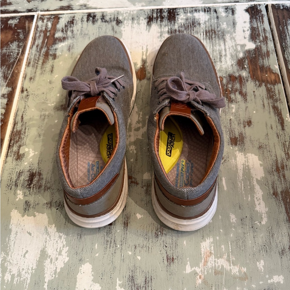 Men’s Skechers. Relaxed fit air -cooled memory foam, size 10. Light Brown.